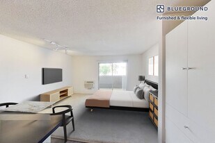 3883 Ingraham St, Unit SI FL1-ID378A in San Diego, CA - Building Photo