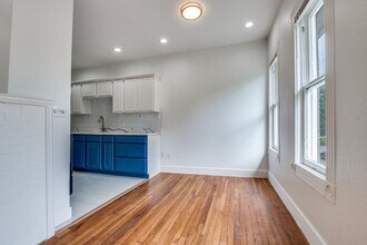 5211 Worth St in Dallas, TX - Foto de edificio - Building Photo