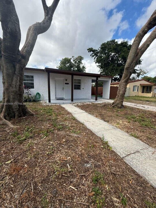 133 SW 22nd Terrace in Fort Lauderdale, FL - Building Photo