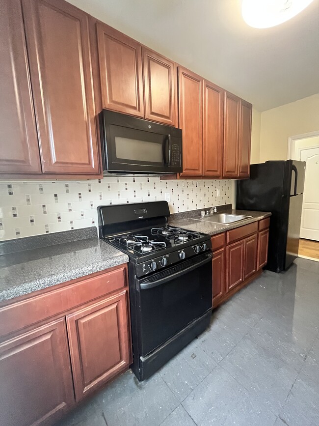 24 Sherman Ave in Jersey City, NJ - Building Photo - Building Photo