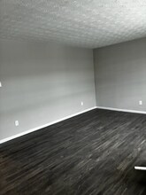 720 Ohio Pike in Cincinnati, OH - Building Photo - Building Photo