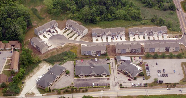 4003 N Steels Cir in Cuyahoga Falls, OH - Building Photo - Building Photo