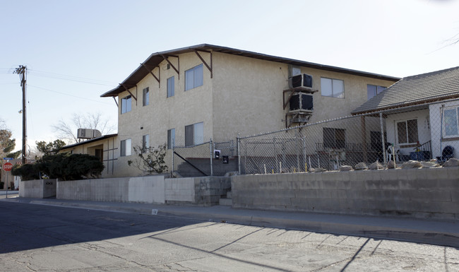 100 E Fredricks St in Barstow, CA - Building Photo - Building Photo