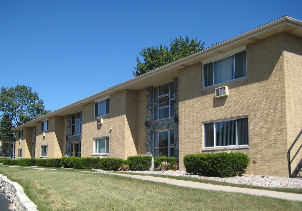 Rivercourt Apartments in Milwaukee, WI - Building Photo
