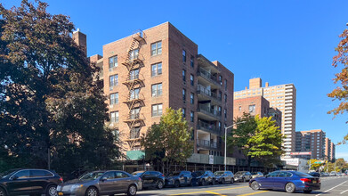 13870 Elder Ave in Flushing, NY - Building Photo - Building Photo