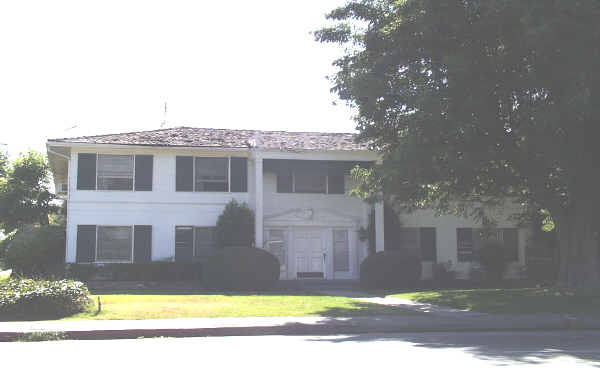 4946 Whitsett Ave in Valley Village, CA - Foto de edificio - Building Photo