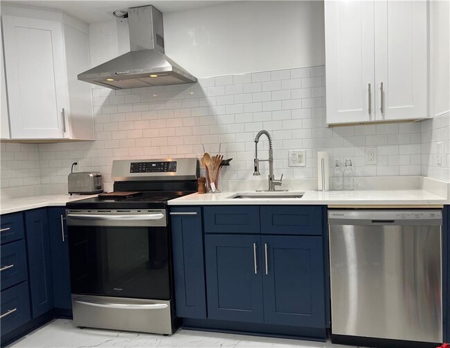 property at 4350 Hampton Mill Pkwy
