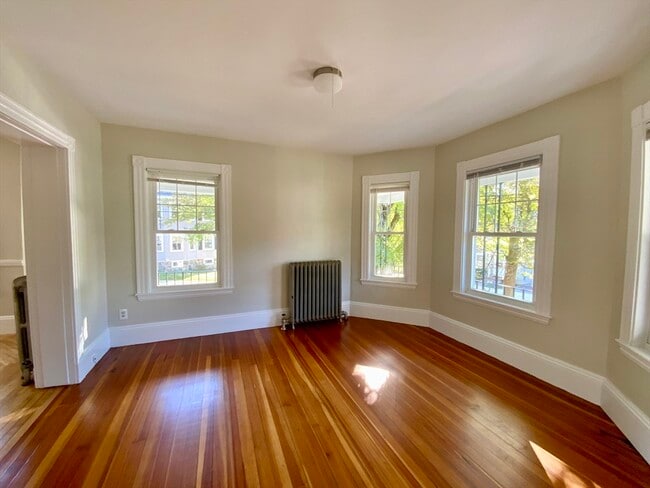 21-23-23 Bow St in Arlington, MA - Foto de edificio - Building Photo