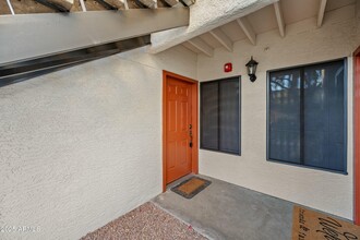 9990 N Scottsdale Rd in Paradise Valley, AZ - Building Photo - Building Photo