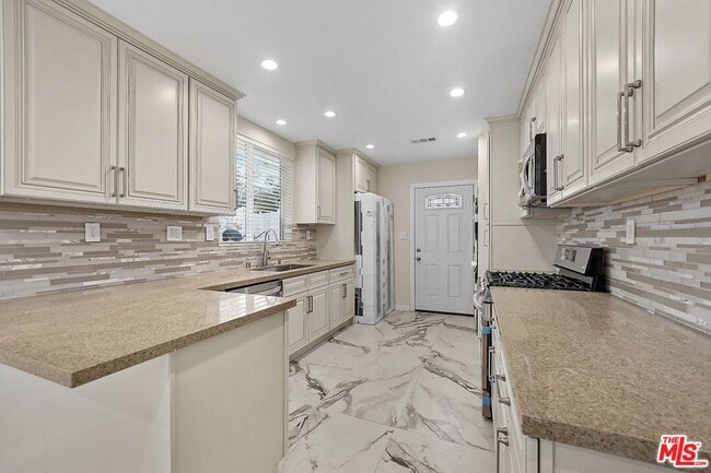 1852 Holmby Ave in Los Angeles, CA - Building Photo - Building Photo