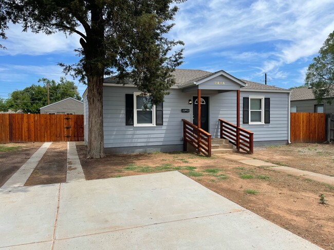 2404 31st St in Lubbock, TX - Foto de edificio - Building Photo