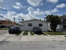 320 W 10th St in Hialeah, FL - Building Photo