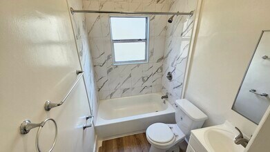 727 S Coronado St, Unit 302 in Los Angeles, CA - Foto de edificio - Building Photo