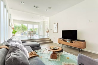 611 Flower Ave in Los Angeles, CA - Building Photo - Building Photo