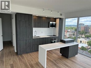 370 Martha St in Burlington, ON - Building Photo - Building Photo