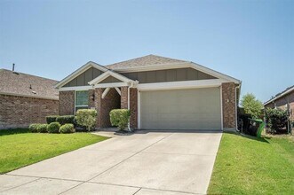 1620 Meadow Trail Ln in Aubrey, TX - Building Photo - Building Photo
