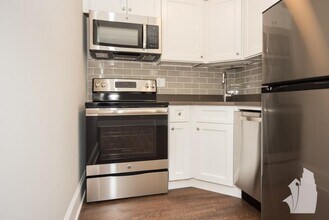 837 W Lakeside Pl, Unit 2 in Chicago, IL - Foto de edificio - Building Photo
