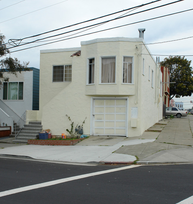 300-300 N Parkview Ave in Daly City, CA - Building Photo - Building Photo