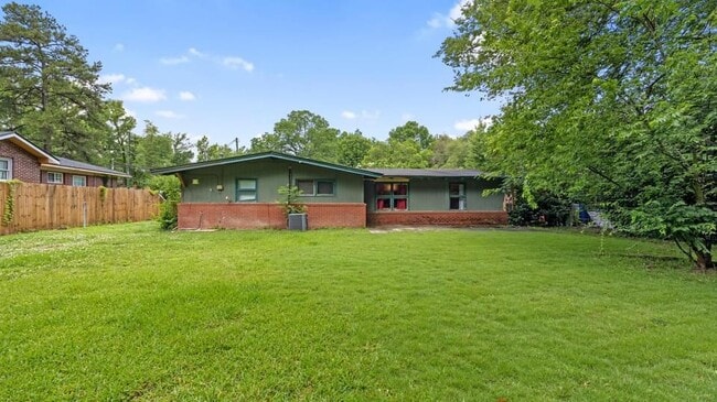 302 Mc Cartha Dr in Columbus, GA - Foto de edificio - Building Photo