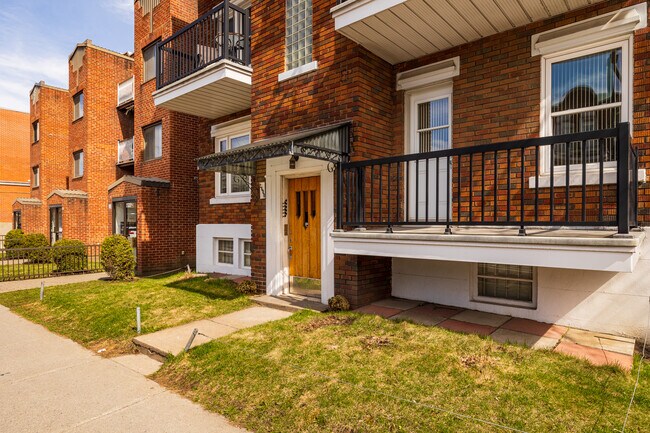 2600 Saint-Zotique Rue E in Montréal, QC - Building Photo - Building Photo
