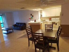 3740 Inverrary Dr in Lauderhill, FL - Building Photo - Building Photo