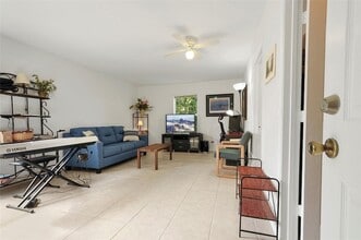 2210 S 34th St in Fort Pierce, FL - Foto de edificio - Building Photo