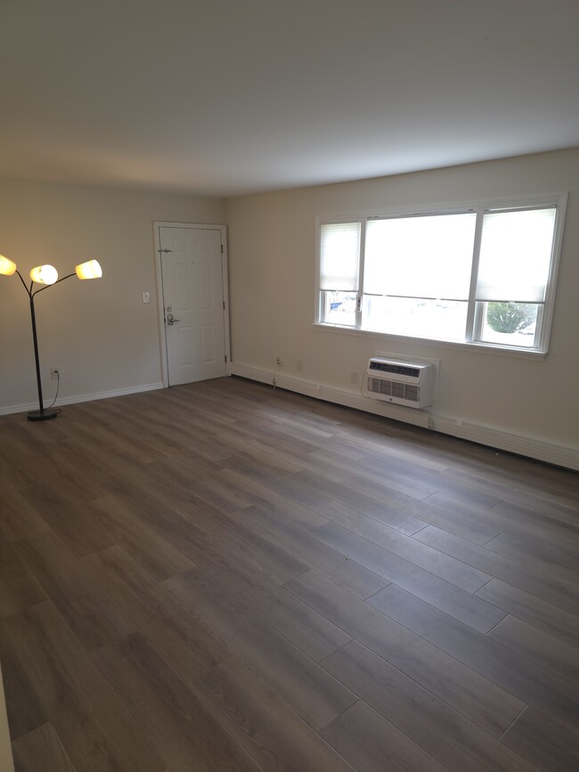 136 N Chestnut St, Unit #10A in New Paltz, NY - Building Photo - Building Photo