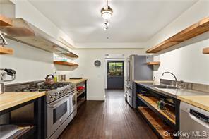 118 Old Mill River Rd in Pound Ridge, NY - Building Photo - Building Photo