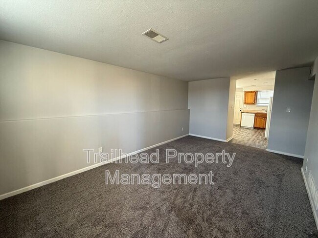 1100 N Noland Rd in Independence, MO - Building Photo - Building Photo