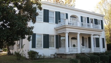 Residences at Gracie Mansion in Little Rock, AR - Foto de edificio - Building Photo