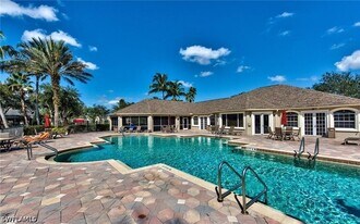 8207 Ibis Cove Cir in Naples, FL - Building Photo