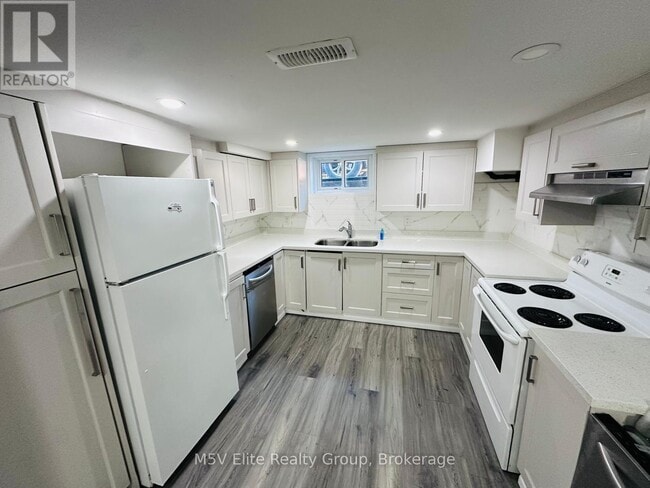 24 Manor Rd in St Catharines, ON - Building Photo - Building Photo