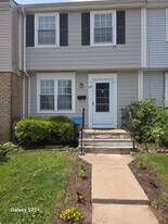 27 N Pendleton Ct in Frederick, MD - Building Photo