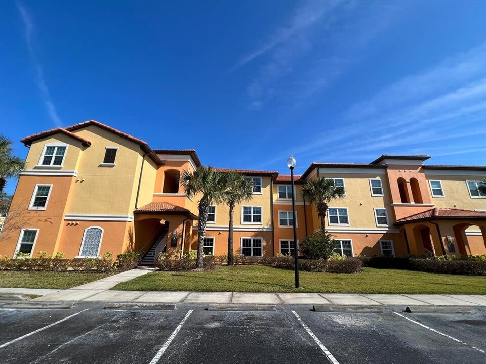 5447 Vineland Rd in Orlando, FL - Foto de edificio