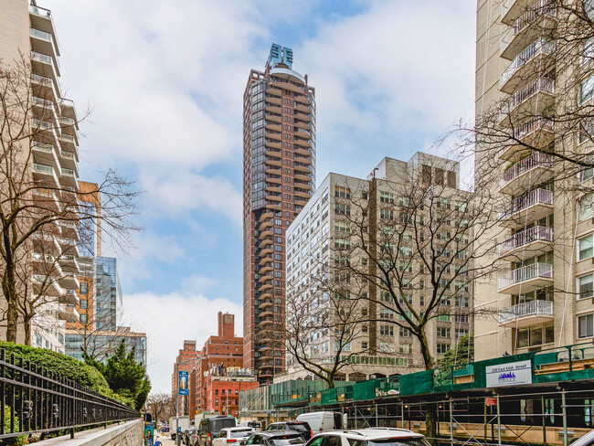 1228 2nd Ave in New York, NY - Foto de edificio - Building Photo