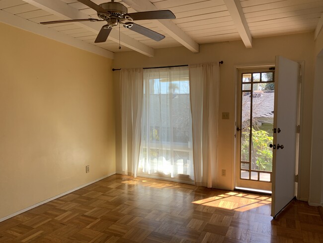 229 Coronado Ave in Long Beach, CA - Foto de edificio - Building Photo