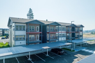 Redband Apartments in Spokane, WA - Foto de edificio - Building Photo