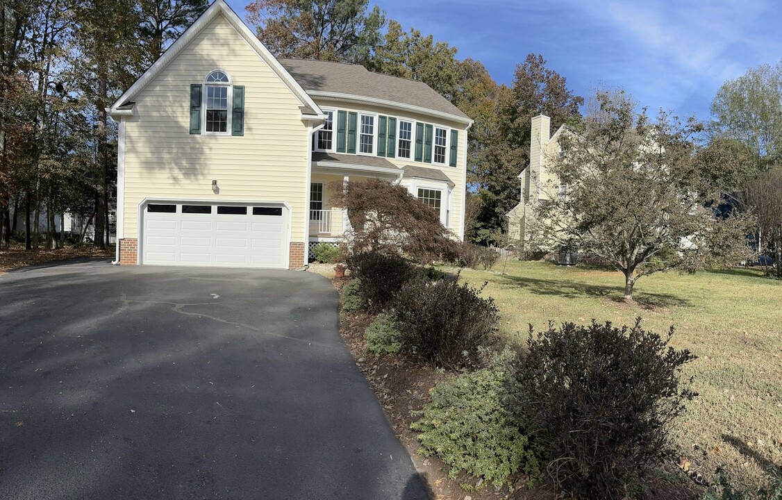 9438 Dogwood Garth Ln in Mechanicsville, VA - Building Photo