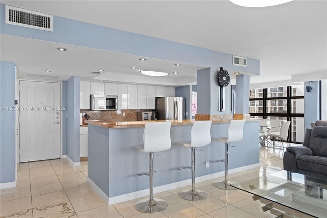 200 Leslie Dr in Hallandale Beach, FL - Foto de edificio - Building Photo