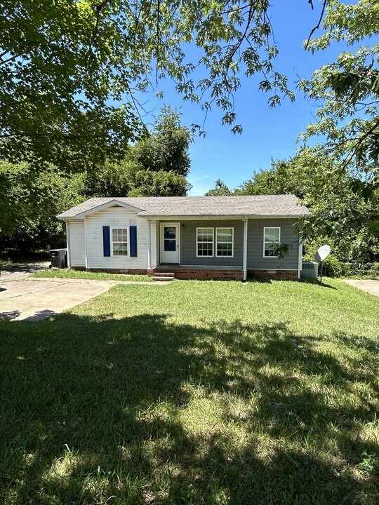 19 Cable Rd in Oak Grove, KY - Building Photo