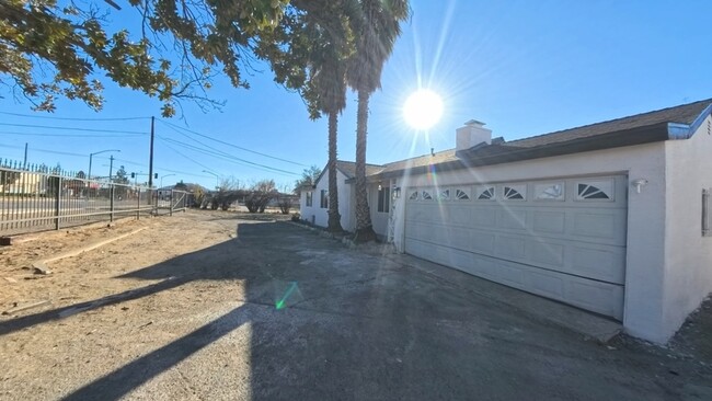 9058 Citrus Ave in Fontana, CA - Building Photo - Building Photo