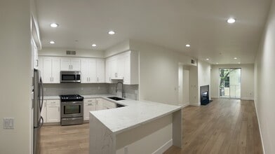 14412 Killion St, Unit 204 in Los Angeles, CA - Building Photo - Building Photo