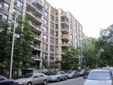 Walden Terrace in Rego Park, NY - Building Photo - Building Photo