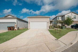 13015 Kathleen St in Saint Hedwig, TX - Building Photo - Building Photo