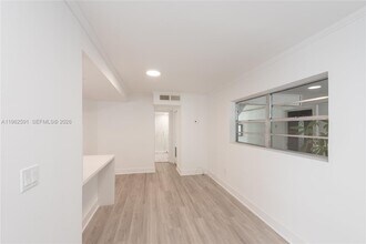 230 Sunrise Dr in Key Biscayne, FL - Building Photo - Building Photo