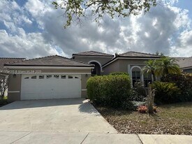 495 Carrington Dr in Weston, FL - Building Photo
