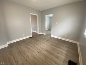 1025 Sharon Ave in Indianapolis, IN - Building Photo - Building Photo