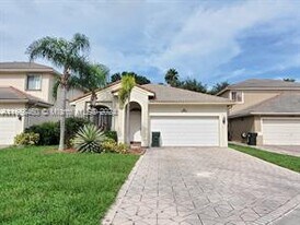 3704 Woodfield Ct in Coconut Creek, FL - Building Photo