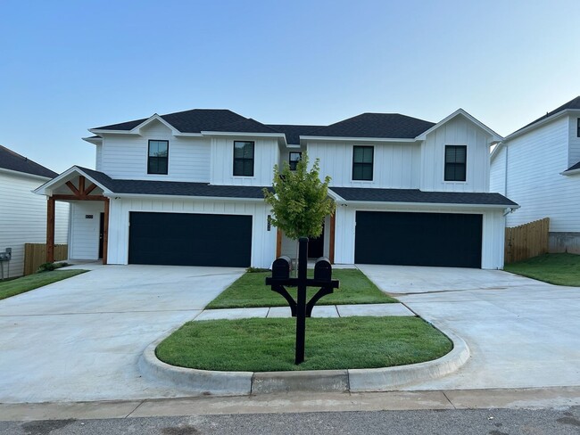14554 CR 2191-Unit -Unit 200 in Whitehouse, TX - Building Photo - Building Photo
