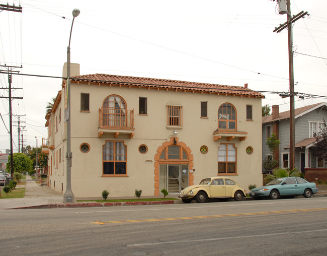 1630 E Broadway in Long Beach, CA - Foto de edificio - Building Photo